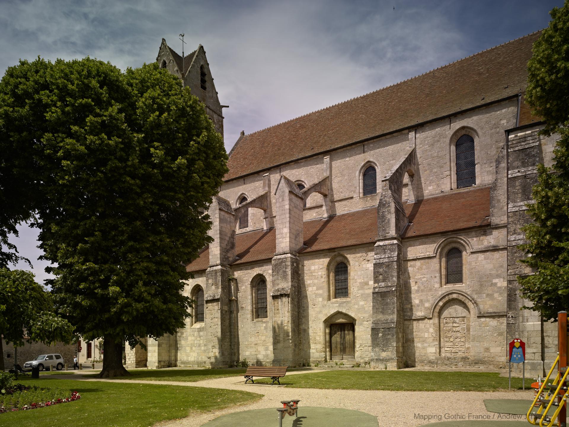 Église Saint-Martin d'Étampes - Exterior, south elevation and portal Église Saint-Martin d'Étampes - Exterior, south elevation and portal