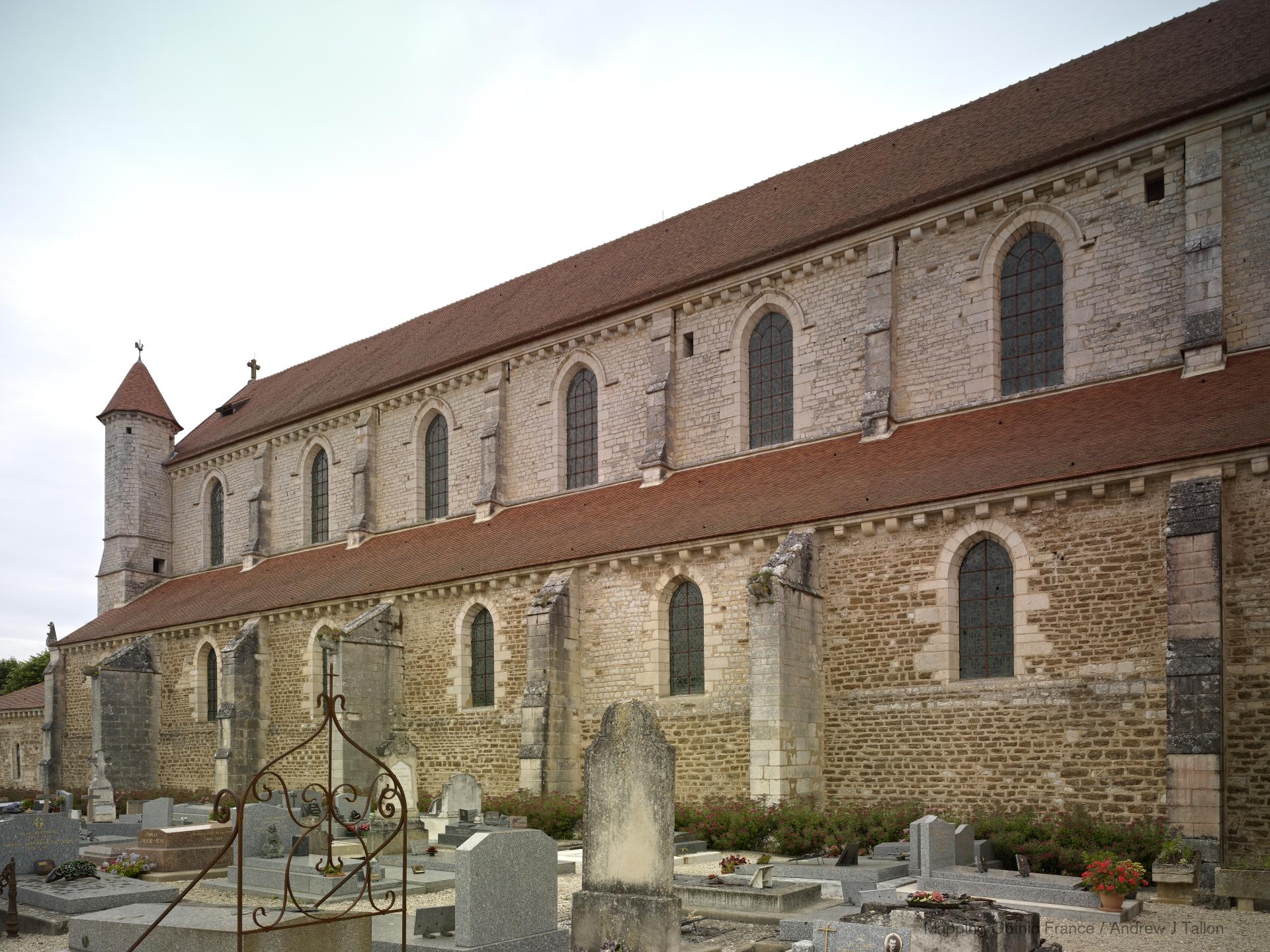 Église Notre-Dame de Pontigny - Exterior, south nave elevation looking northwest