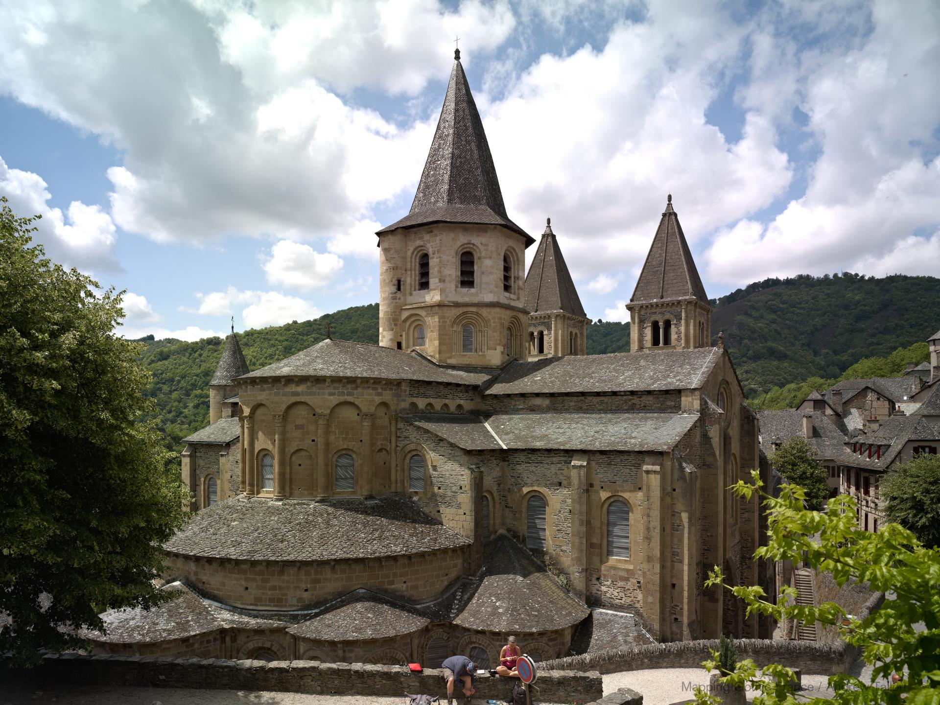 Église Sainte-Foy de Conques - Exterior, northeast chevet and north transept elevation, looking southwest